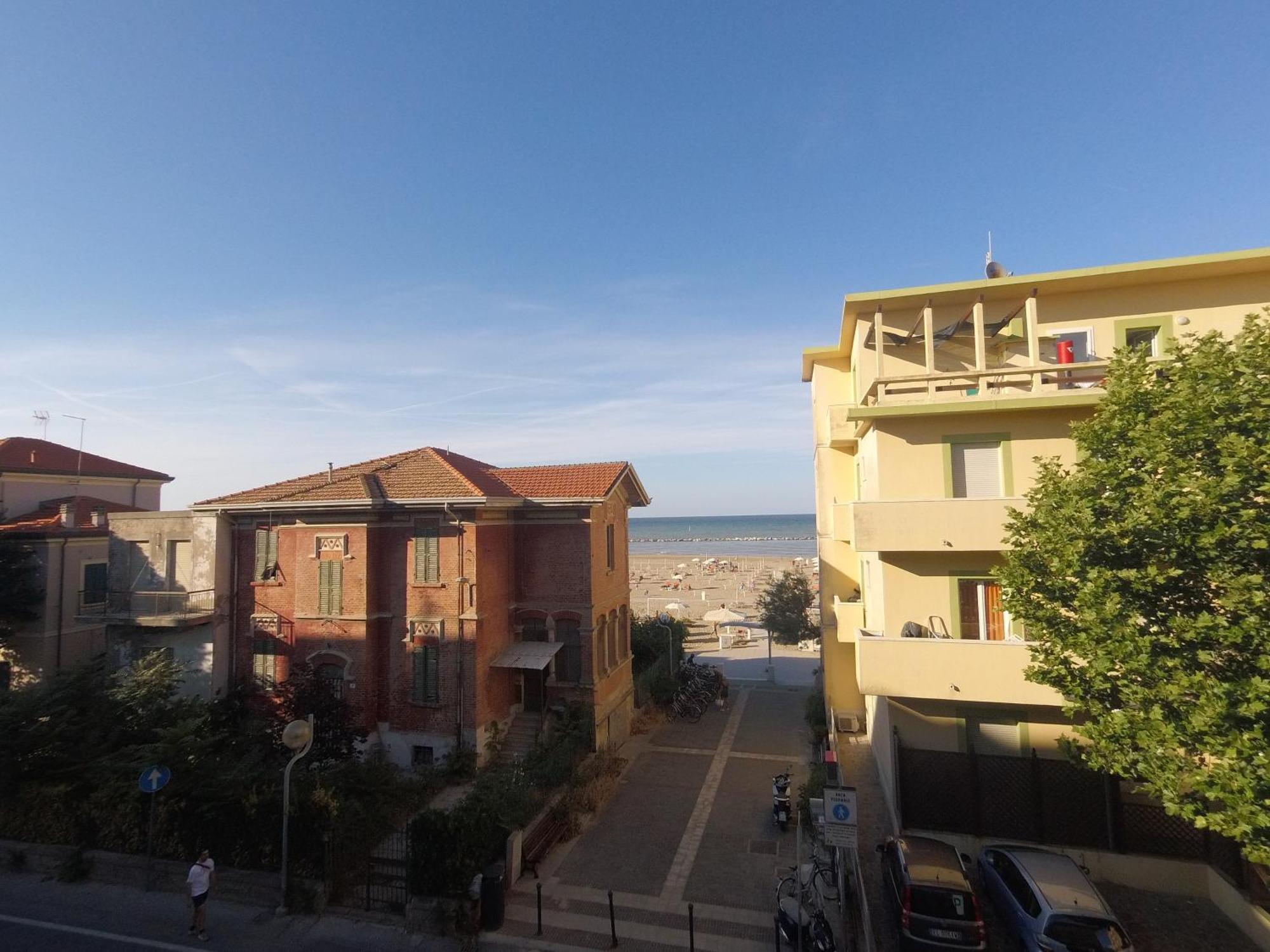 Beach House Holiday Apartments Rímini Exterior foto